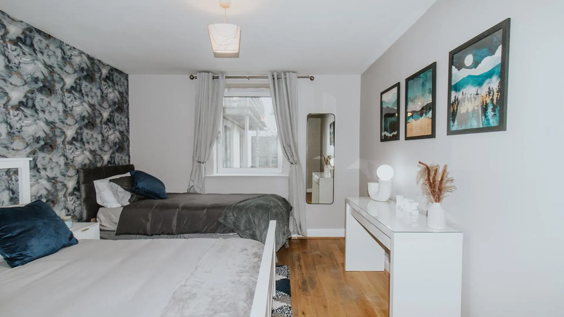 Whitehall Square Apartments- Queen'S Quarters Belfast 0*,  Birleşik Krallık